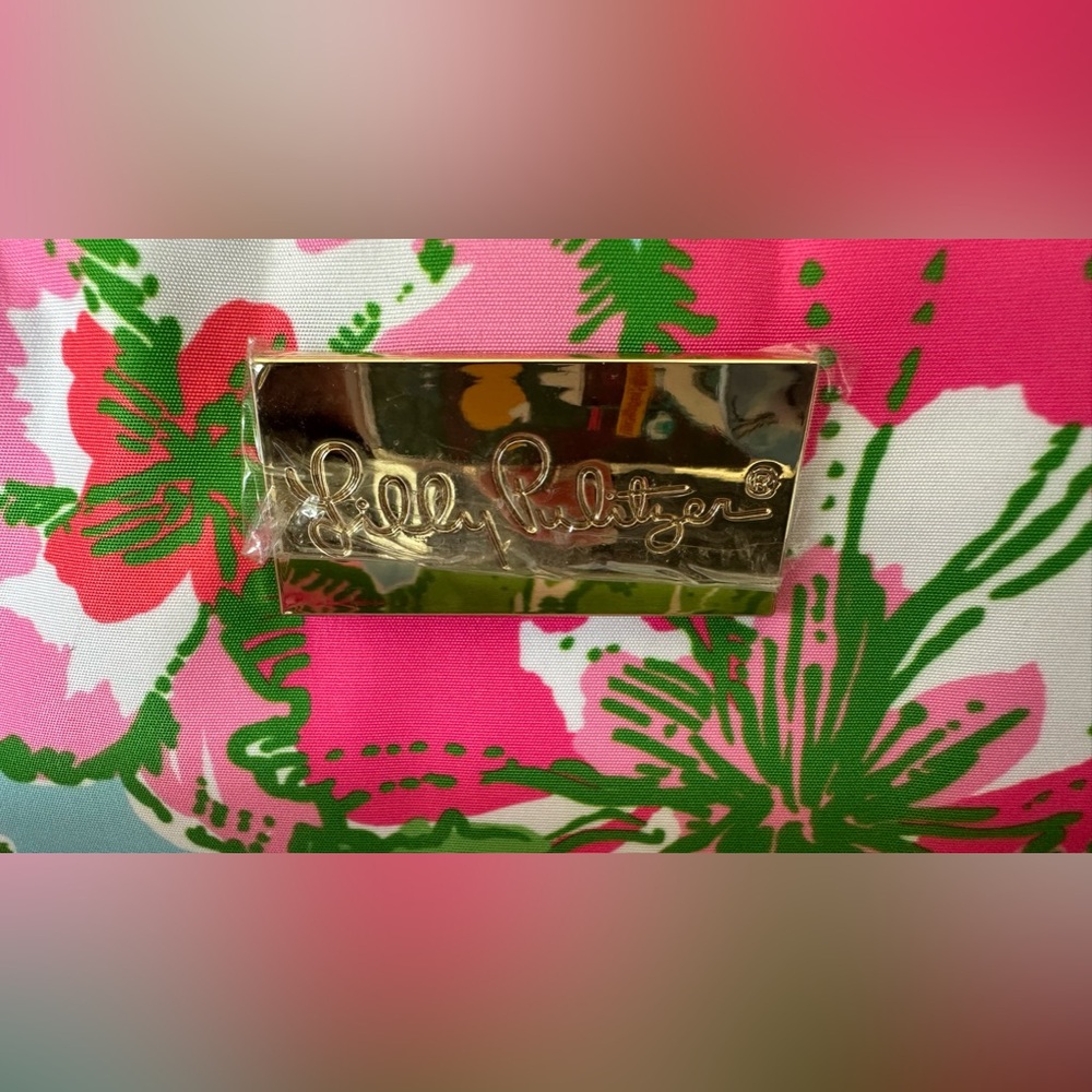 Lilly Pulitzer Beach Cooler Featured By Big Flirt in a Beautiful Floral Print - Picture 11 of 16